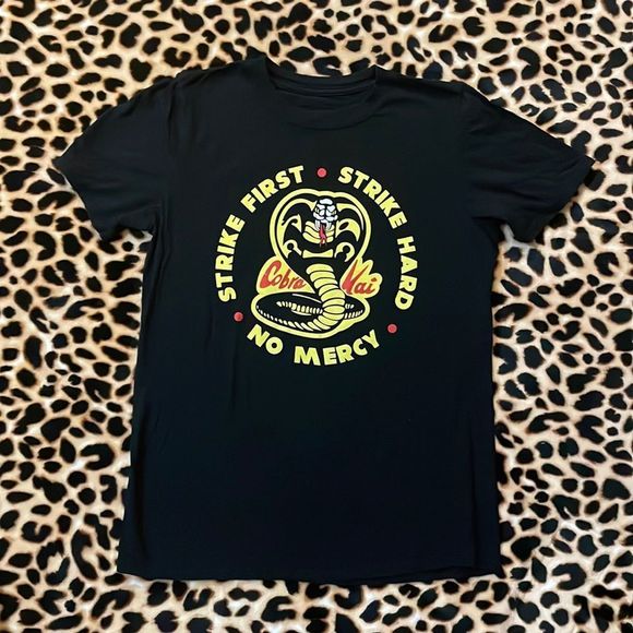 •COBRA KAI•NWOT KARATE KID “STRIKE FIRST STRIKE HARD” UNISEX T-SHIRT. SIZE SMALL - Picture 2 of 4